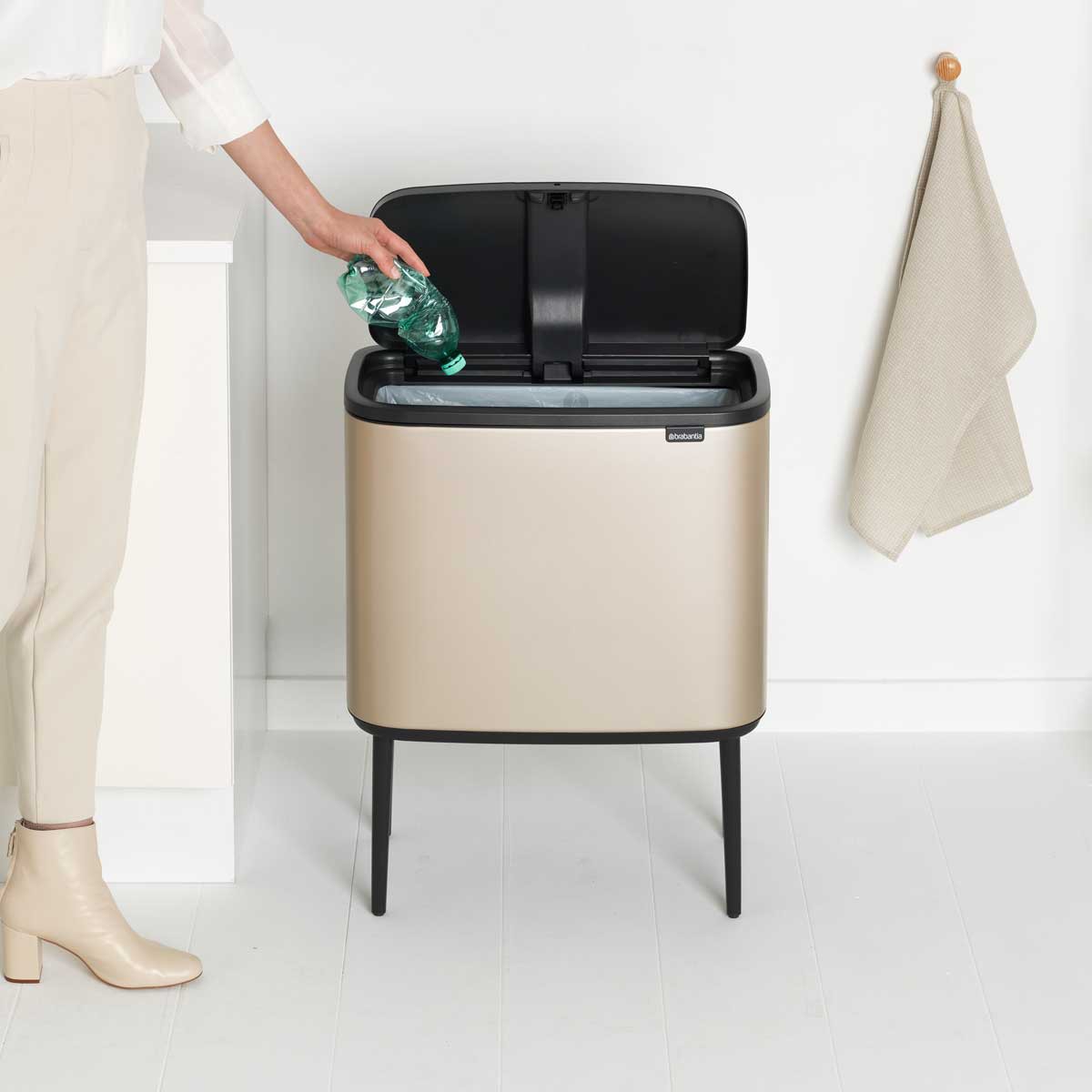 לויזון מרקט,BO פח טאץ 36 ליטר, בצבע שמפניה Brabantia, לויזון מרקט,BO פח טאץ 36 ליטר, בצבע שמפניה Brabantia,