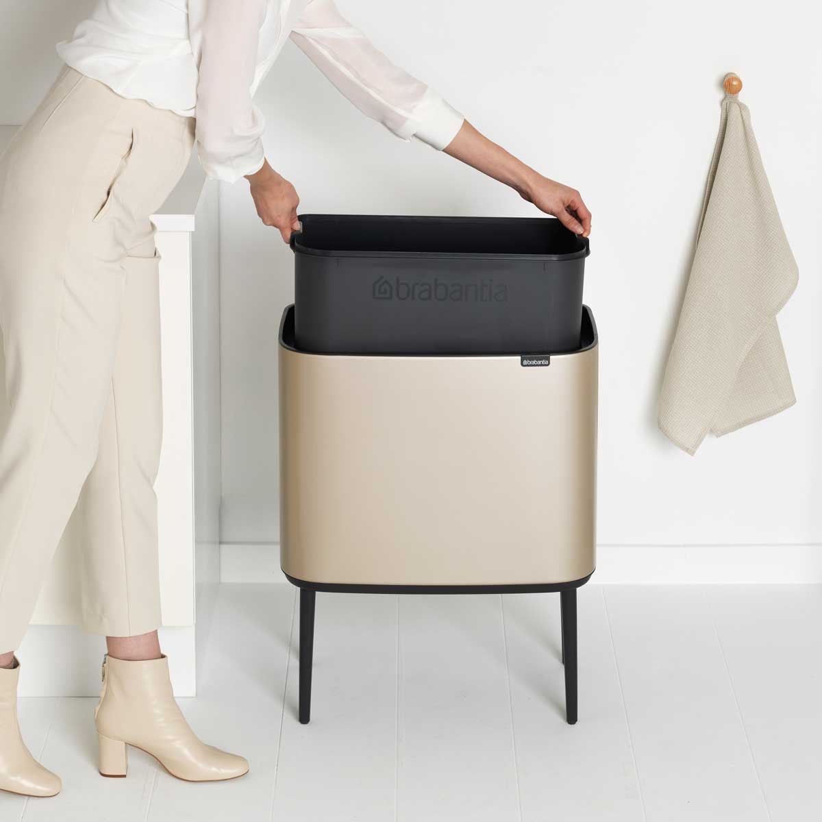 לויזון מרקט,BO פח טאץ 36 ליטר, בצבע שמפניה Brabantia, לויזון מרקט,BO פח טאץ 36 ליטר, בצבע שמפניה Brabantia,