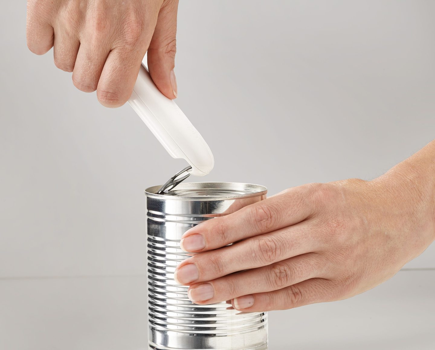 לויזון מרקט,פותחן Can-Do עם ידית לבן אפור JOSEPH JOSEPH ג'וזף ג'וזף, לויזון מרקט,פותחן Can-Do עם ידית לבן אפור JOSEPH JOSEPH ג'וזף ג'וזף,