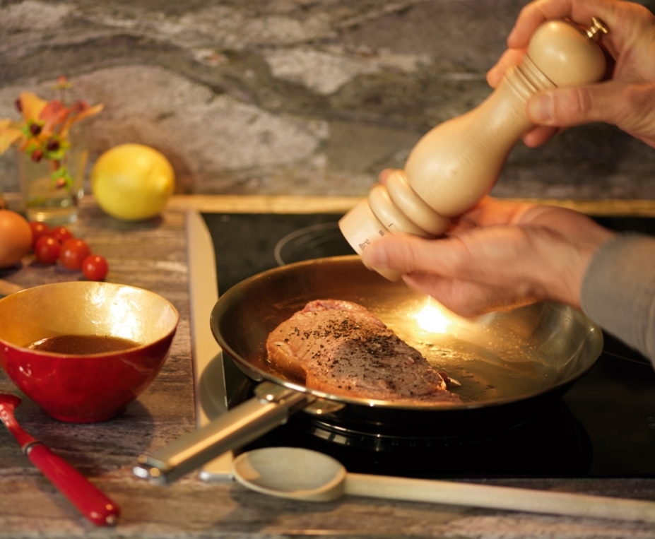 לויזון מרקט,מטחנת פלפל פיג'ו Paris עץ בהיר 12 ס"מ, לויזון מרקט,מטחנת פלפל פיג'ו Paris עץ בהיר 12 ס"מ,