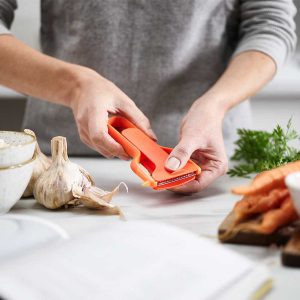 לויזון מרקט,קולפן ז'וליין עם מגן כתום SafeStore ג'וזף ג'וזף JOSEPH JOSEPH,126