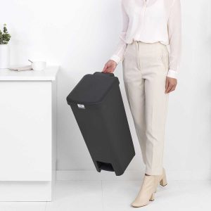 לויזון מרקט,פח הפרדה StepUp פדל 40 ליטר פלסטיק, שחור Brabantia,105