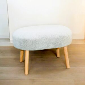 לויזון מרקט,הדום בוקלה אפור בהיר רגלי עץ טבעי,41